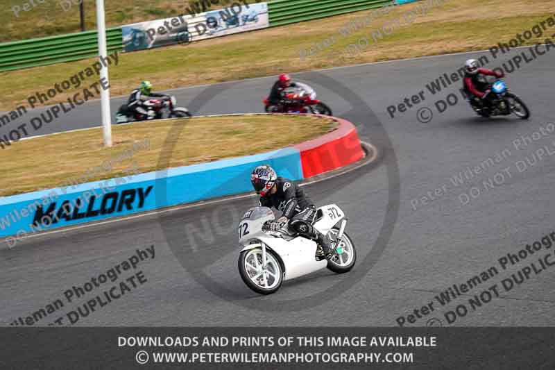 Vintage motorcycle club;eventdigitalimages;mallory park;mallory park trackday photographs;no limits trackdays;peter wileman photography;trackday digital images;trackday photos;vmcc festival 1000 bikes photographs